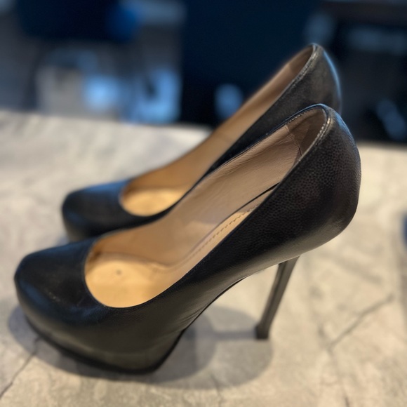 VINTAGE  YSL  TRIBUTE pumps. In great condition. black . Size 38 - Picture 1 of 4